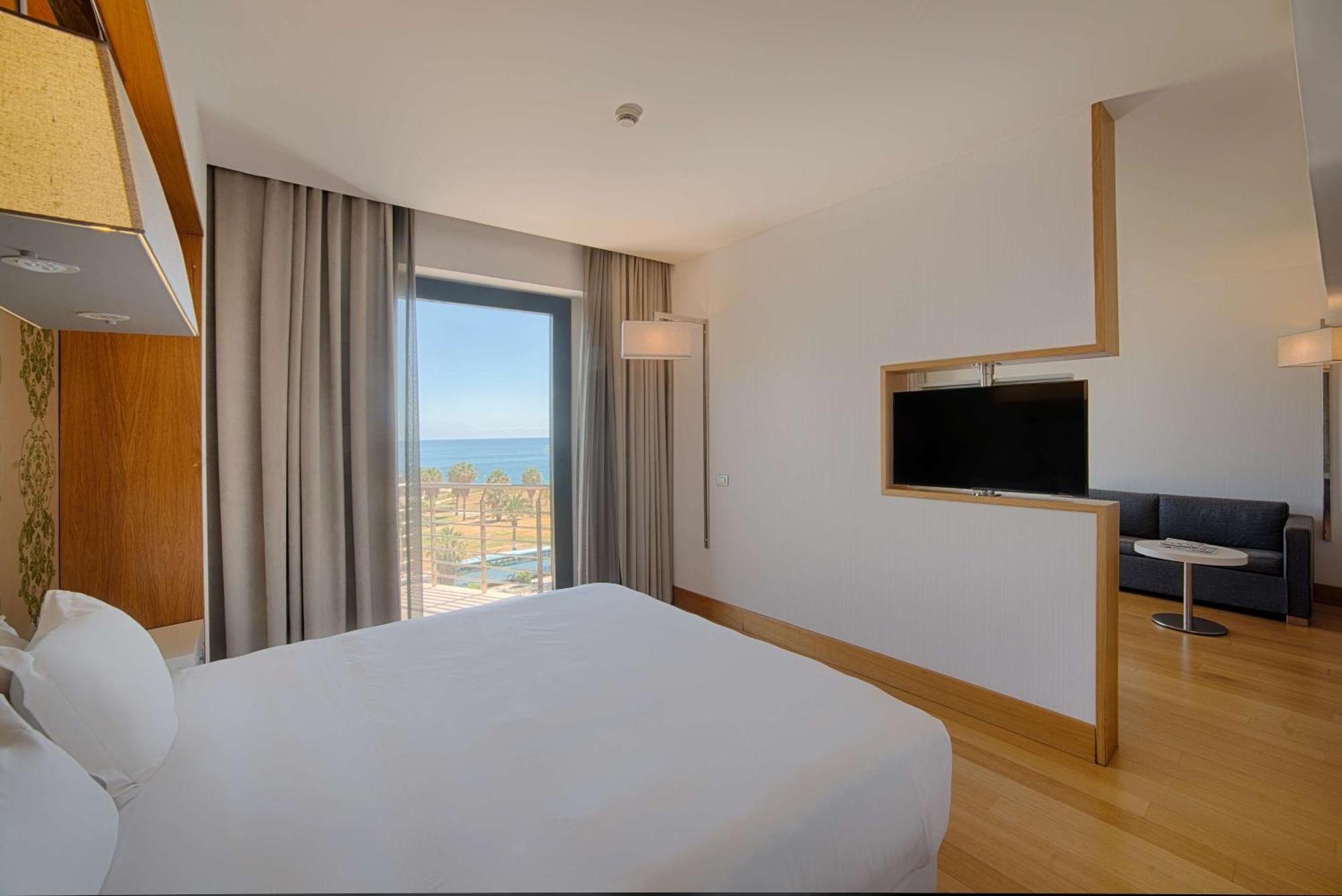 Hotel NH Palermo Esterno foto