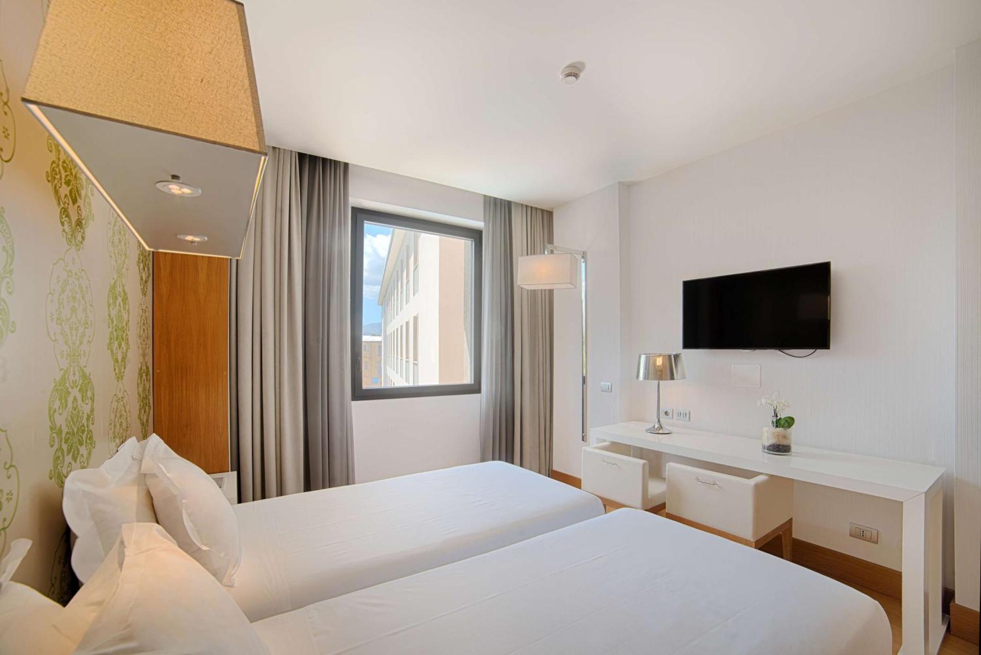 Hotel NH Palermo Esterno foto