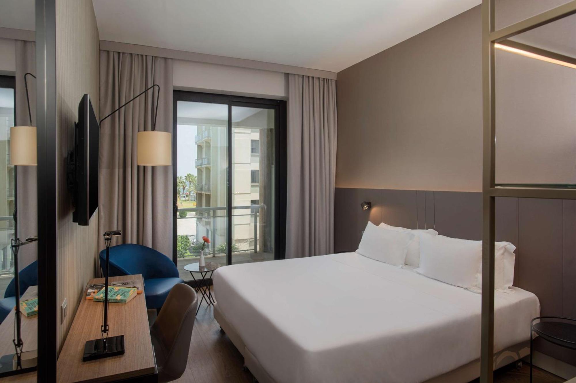 Hotel NH Palermo Esterno foto