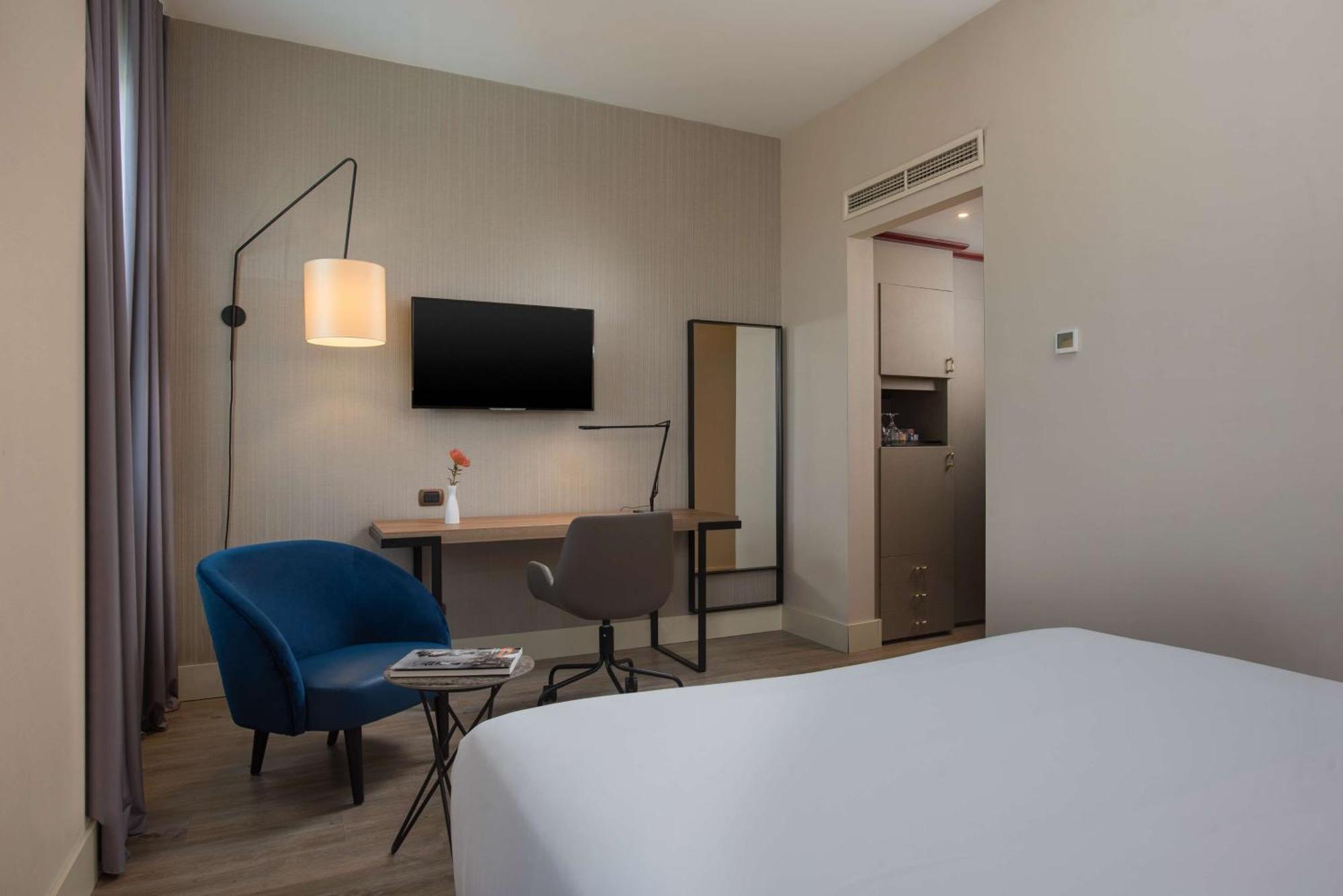 Hotel NH Palermo Esterno foto