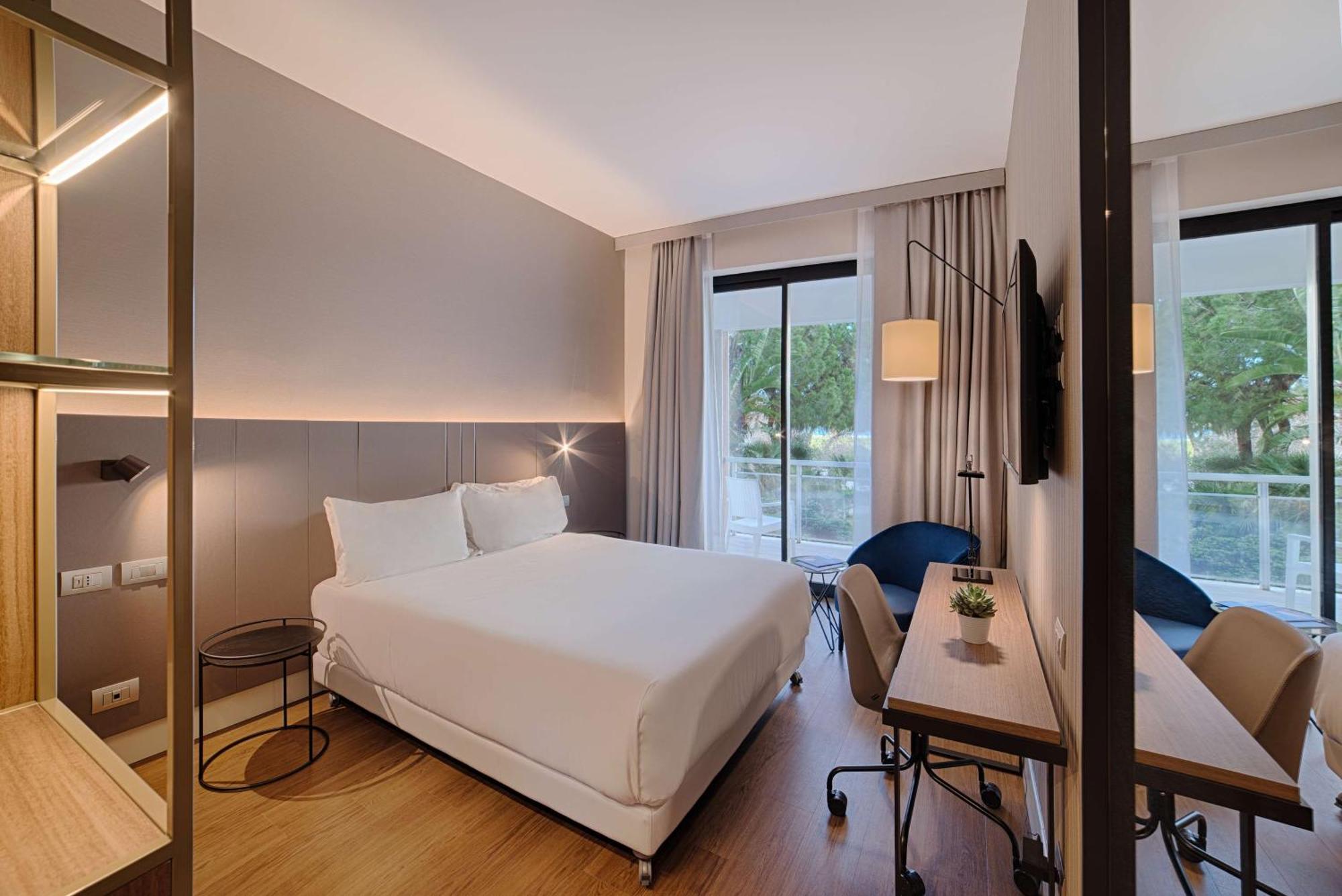 Hotel NH Palermo Esterno foto
