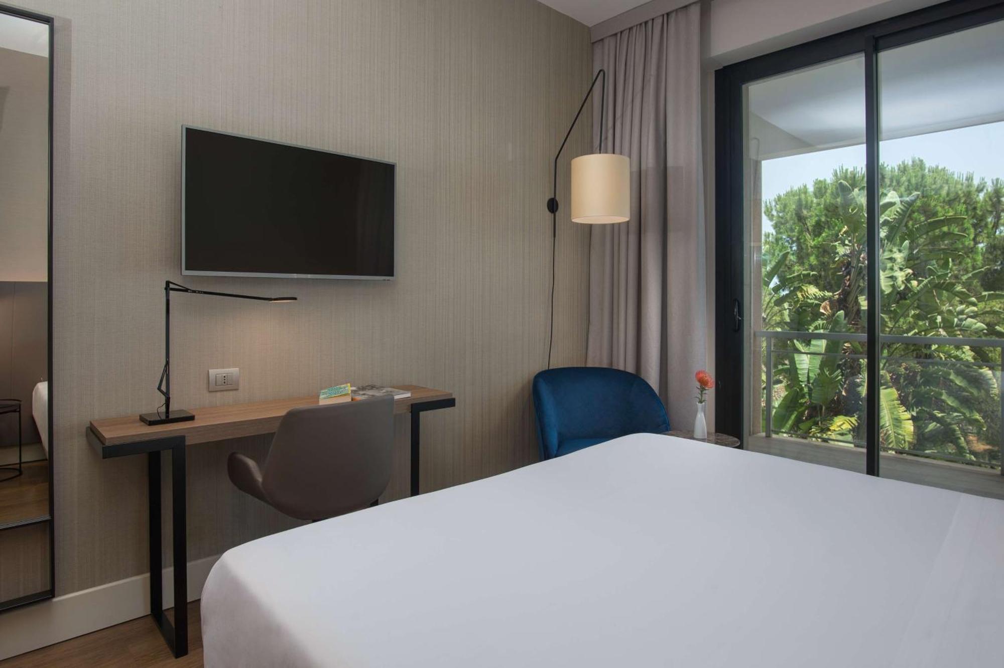 Hotel NH Palermo Esterno foto