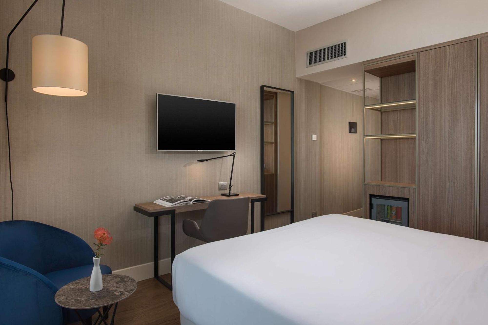 Hotel NH Palermo Esterno foto