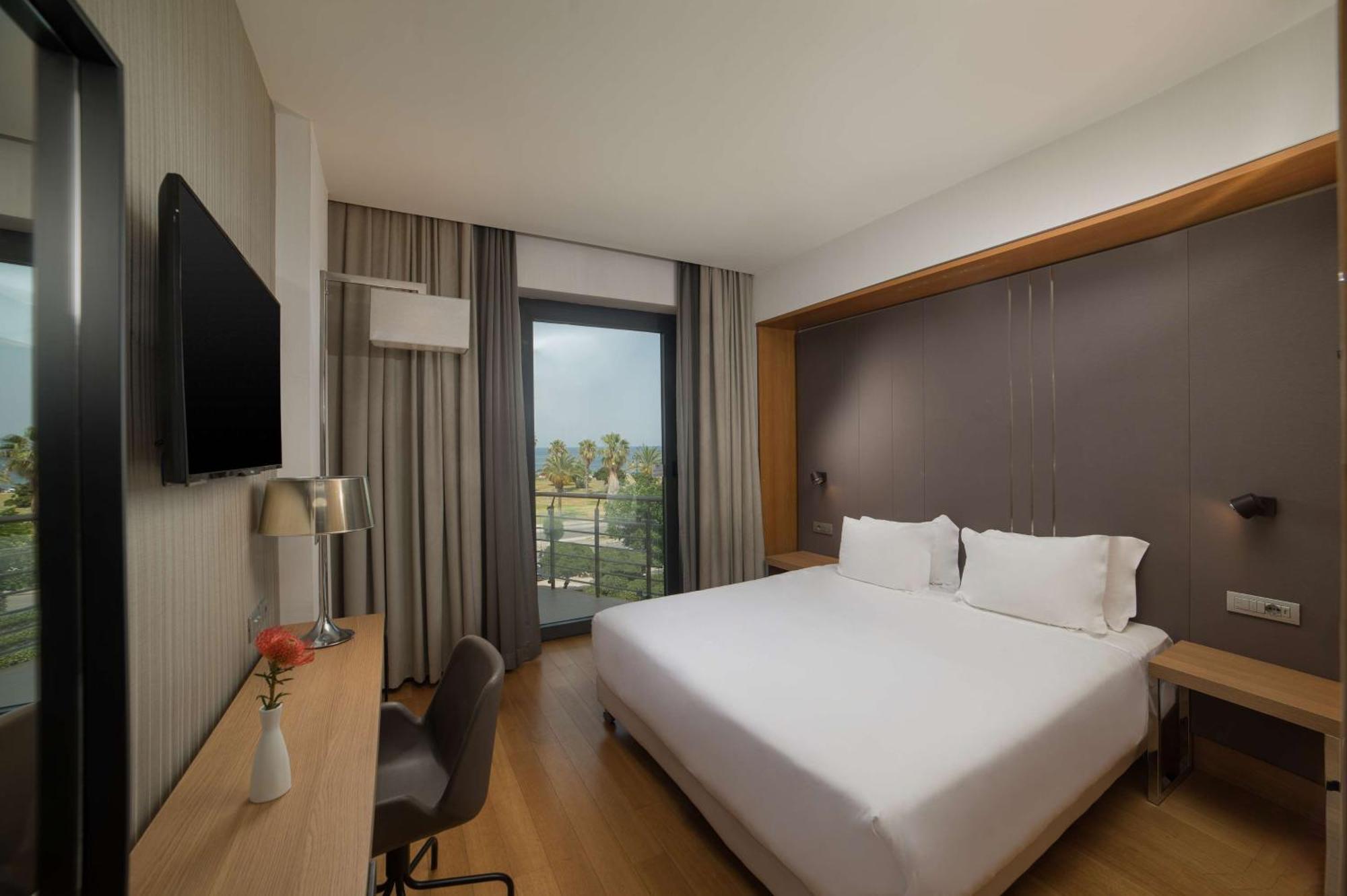 Hotel NH Palermo Esterno foto